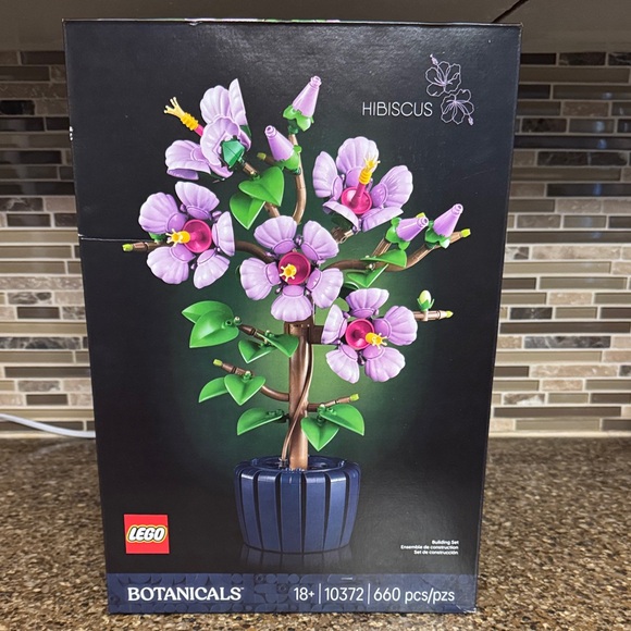 LEGO Botanical Hibiscus Set # 10372 NEW
